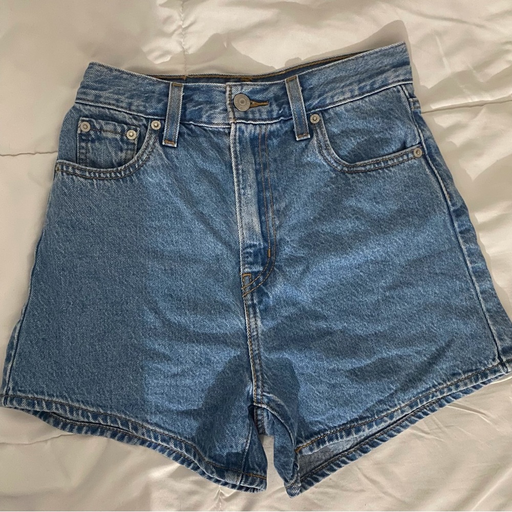 Womens Levi’s High Loose Shorts